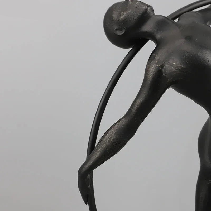 Escultura de acróbata de hierro fundido Grace in Motion para interiores modernos