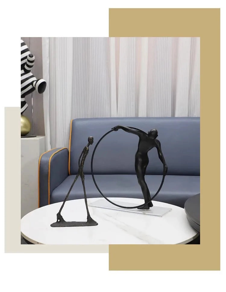 Escultura de acróbata de hierro fundido Grace in Motion para interiores modernos