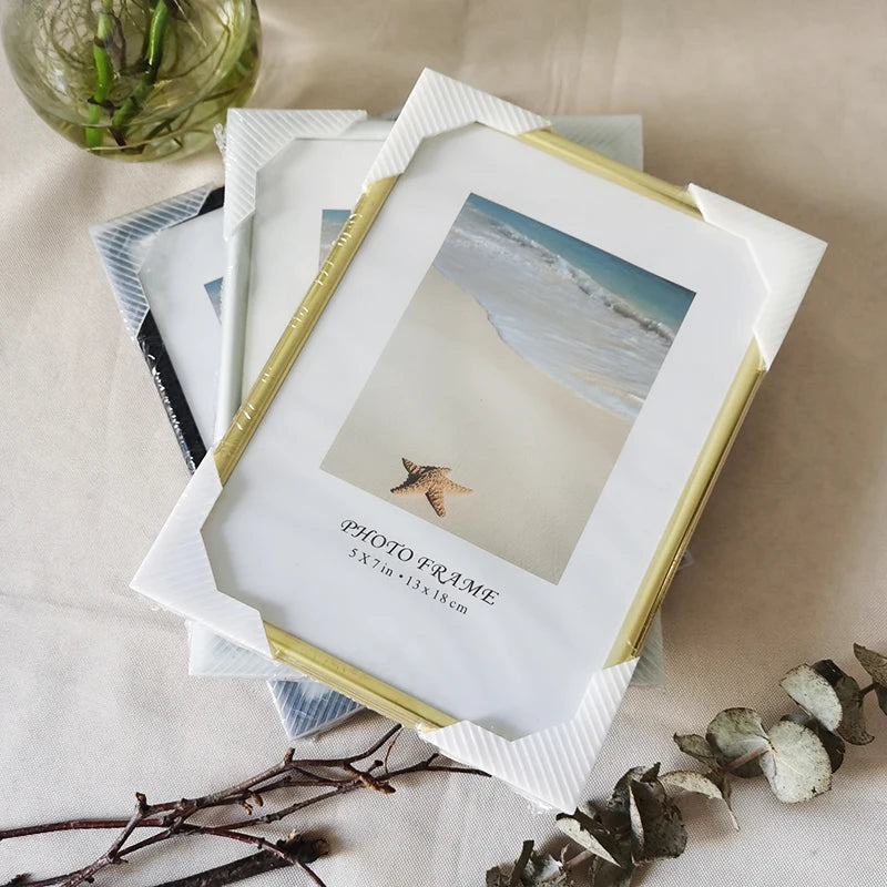 LumeFrame Aluminium Wall Photo Frame with Clear Plexiglass Cover