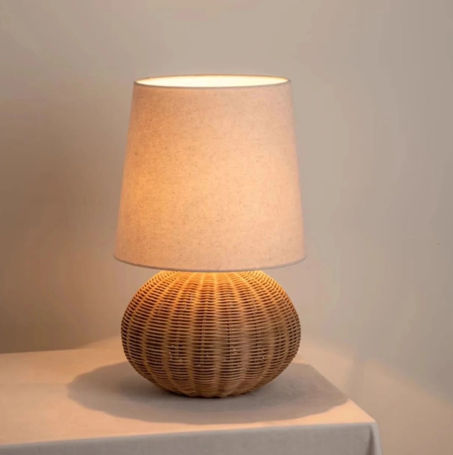 Wicker table lamp warm light
