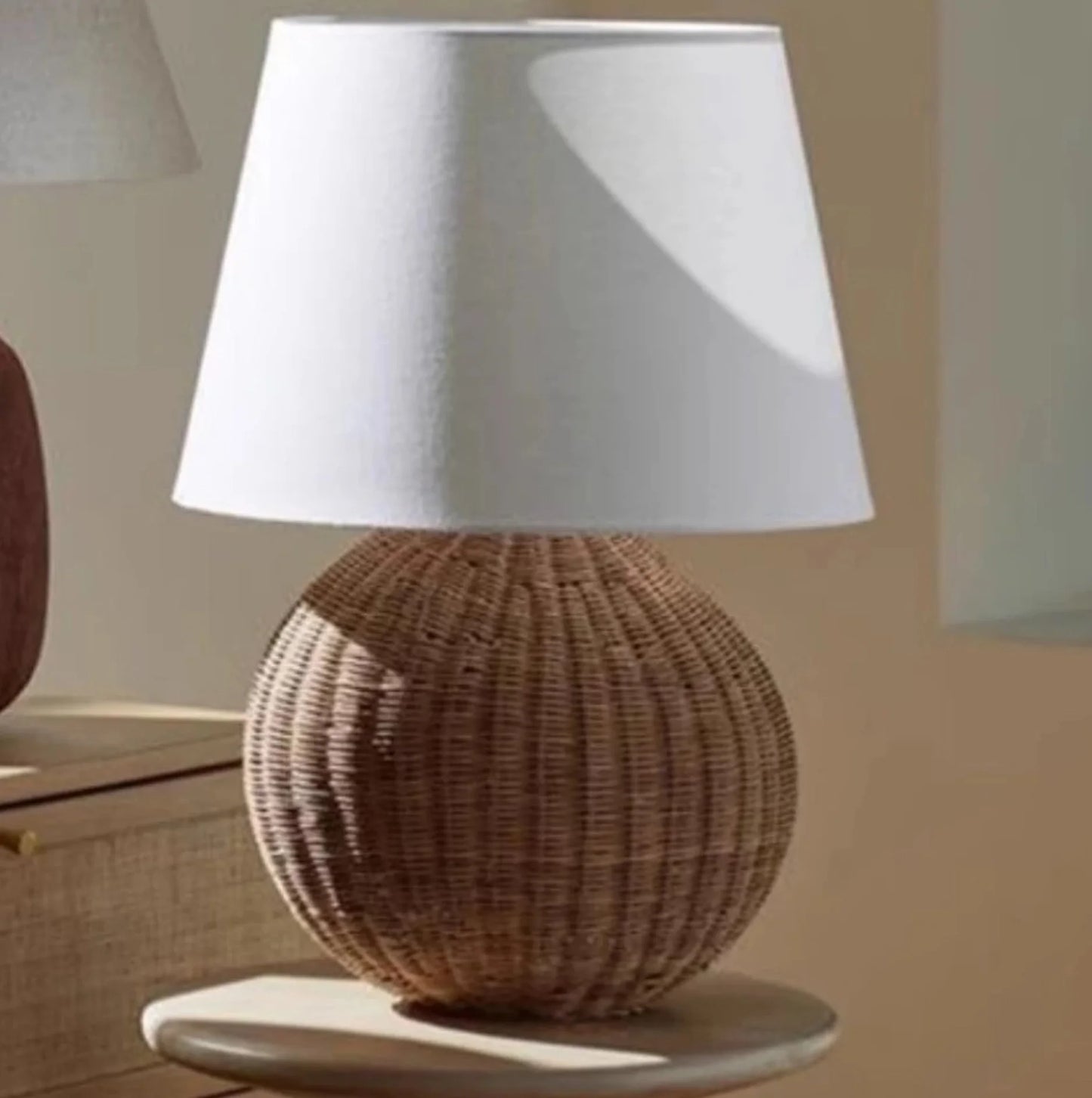 Wicke table lamp in day light