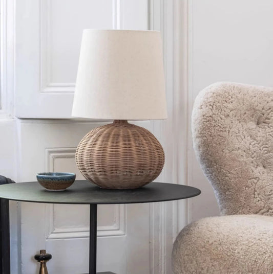 Wicker table lamp